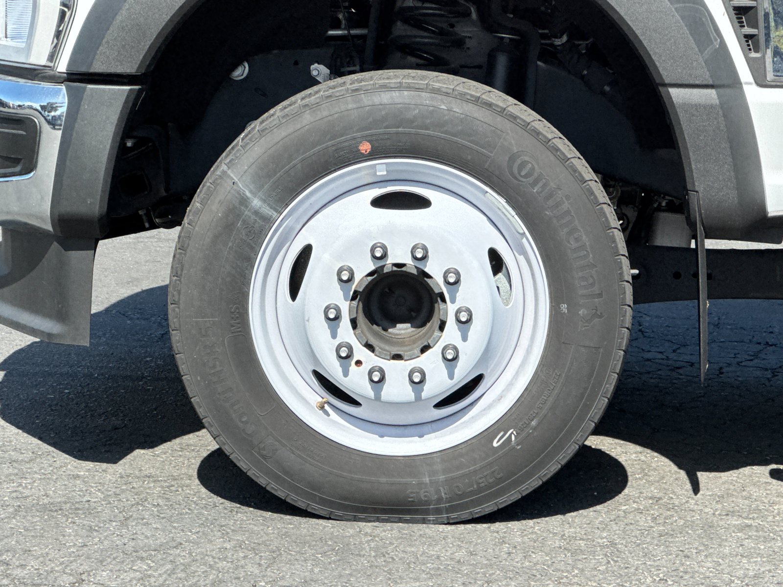 New 2024 Oxford White Ford F-450® XL image 19