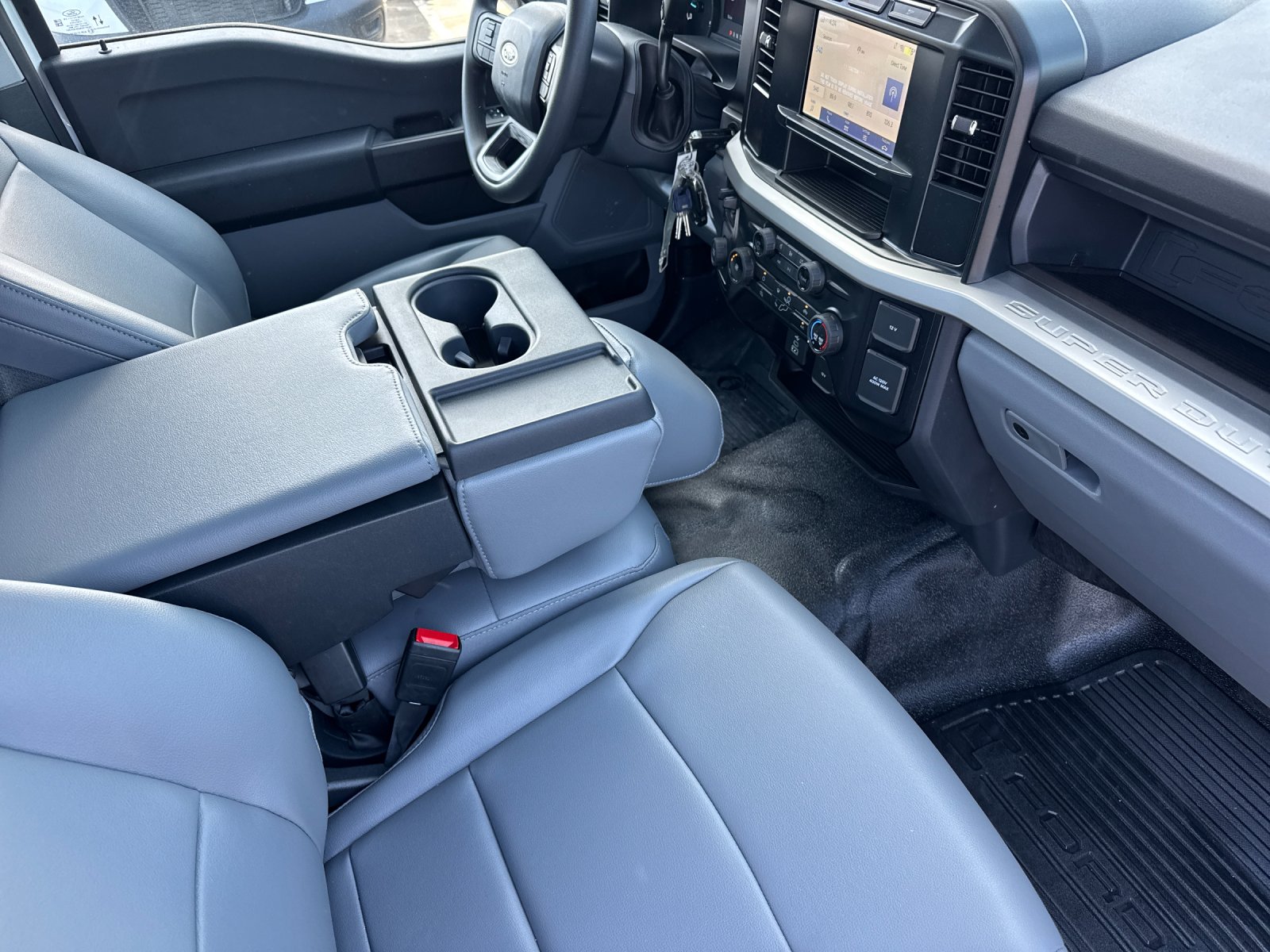 New 2024 Oxford White Ford F-450® XL image 11