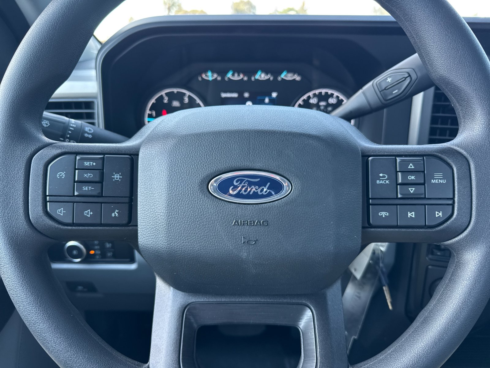 New 2024 Oxford White Ford F-450® XL image 17