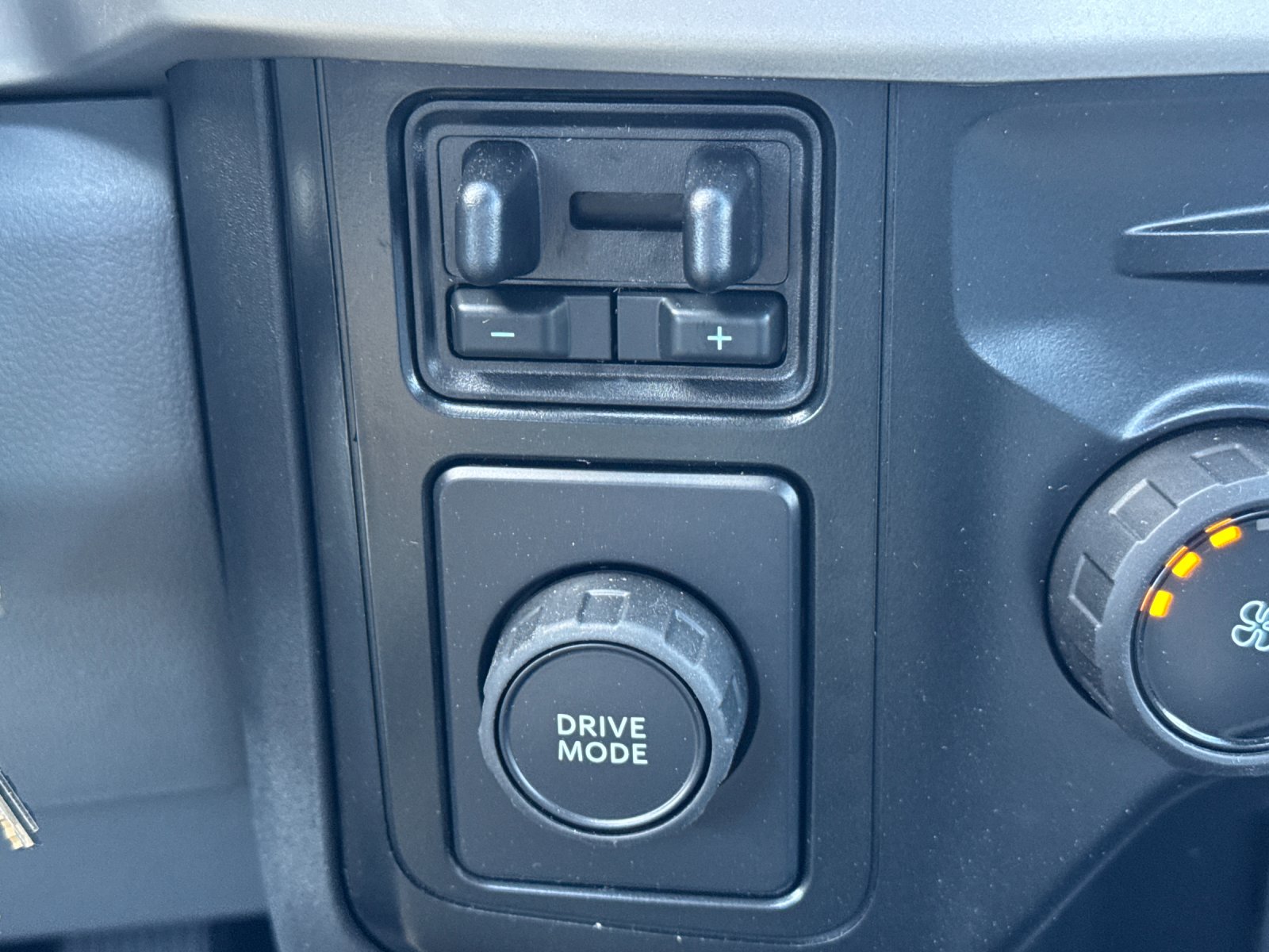 New 2024 Oxford White Ford F-450® XL image 22