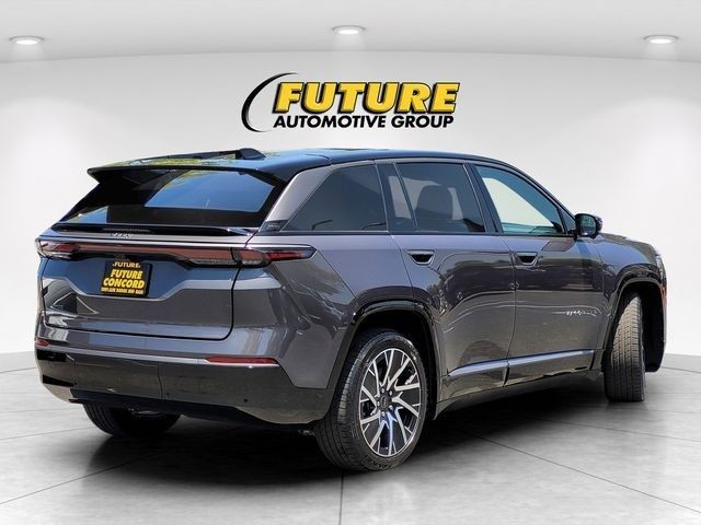 New 2025 Baltic Gray Metallic Clear-Coat Exterior Paint Jeep Limited image 30