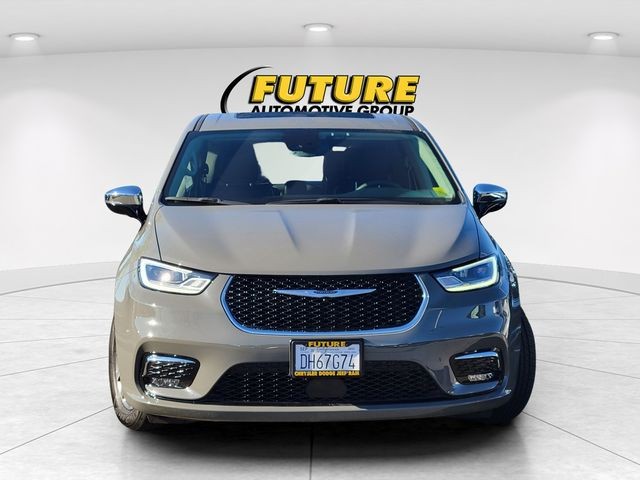 Used 2023 White Chrysler Limited image 3