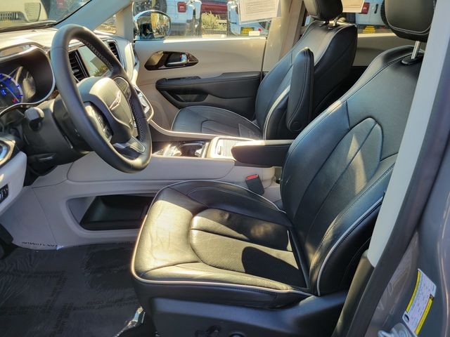Used 2023 White Chrysler Limited image 9