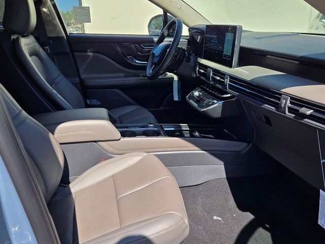 New 2025 Whisper Blue Lincoln Grand Touring image 31