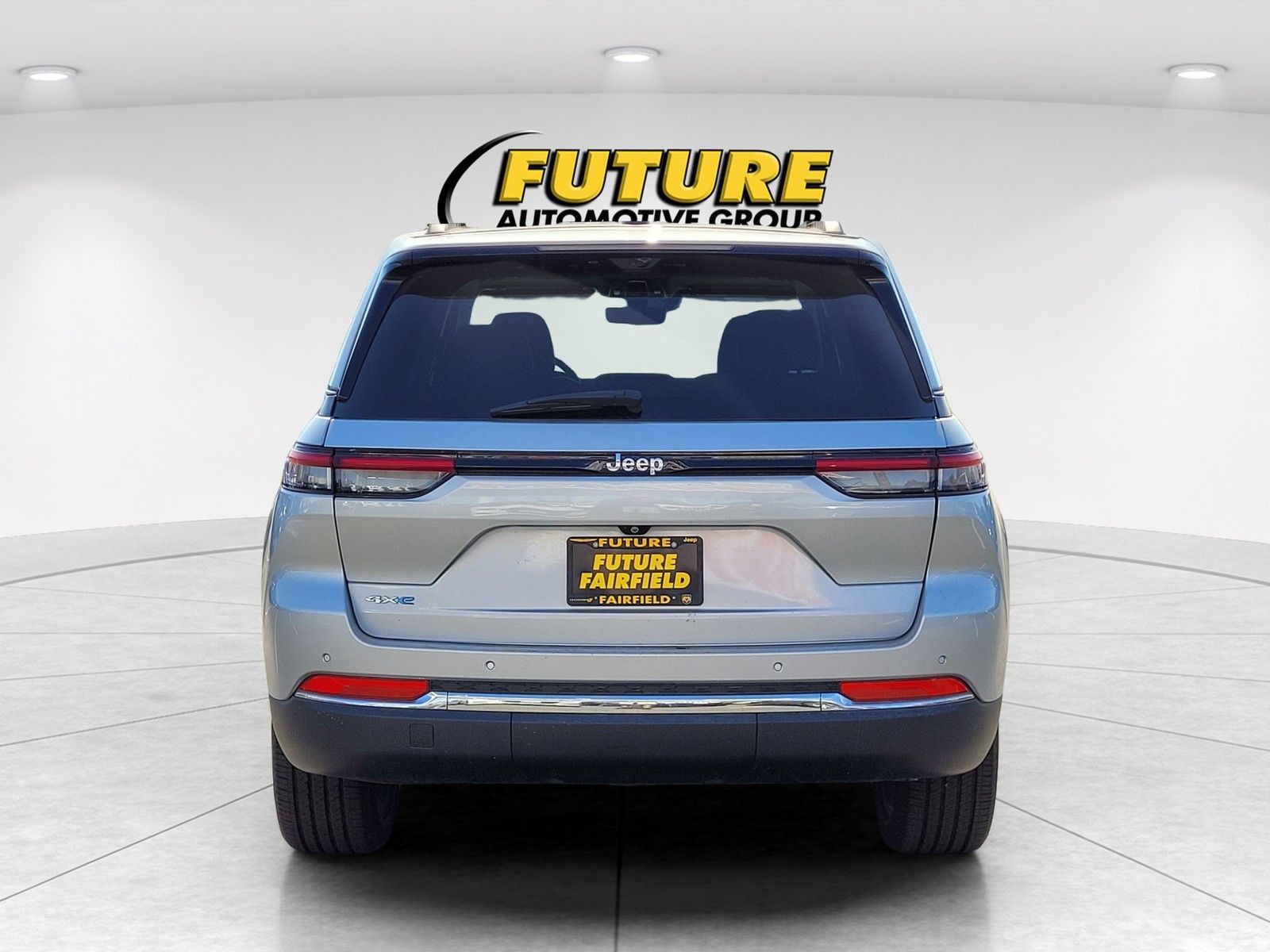 New 2024 Silver Zynith Exterior Paint Jeep 4xe image 5