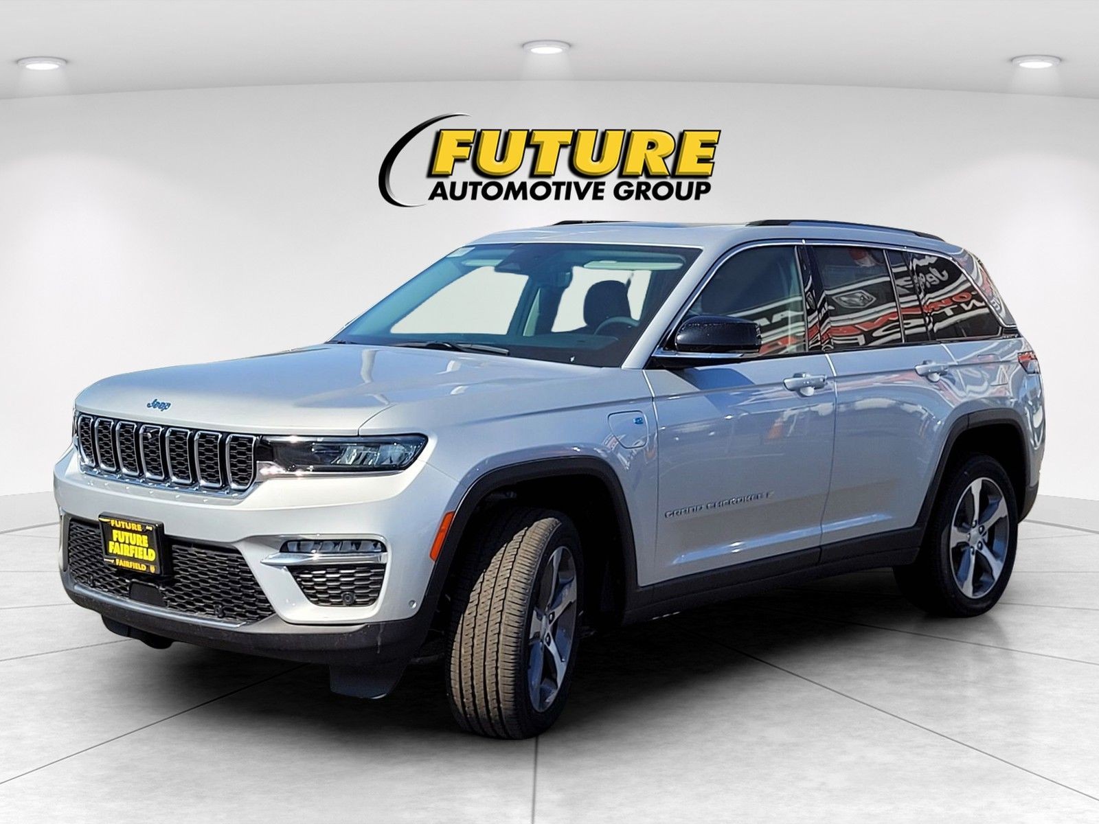 New 2024 Silver Zynith Exterior Paint Jeep 4xe image 8