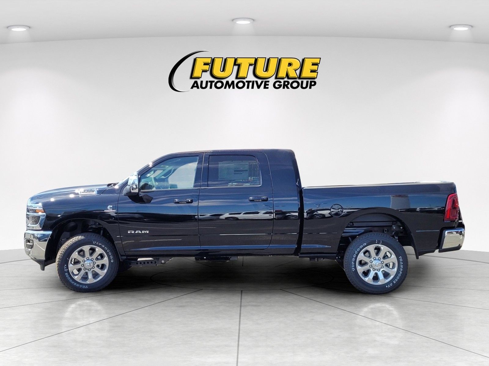 New 2026 Diamond Black Crystal Pearl-Coat Exterior Paint RAM Laramie image 7