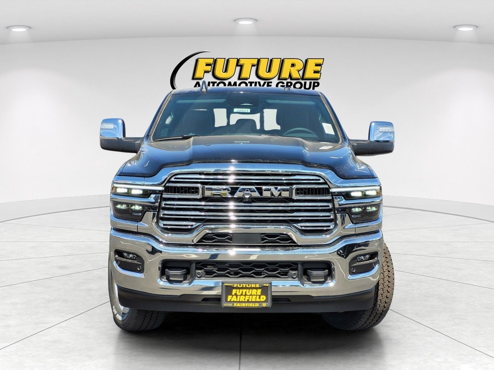 New 2026 Diamond Black Crystal Pearl-Coat Exterior Paint RAM Laramie image 17