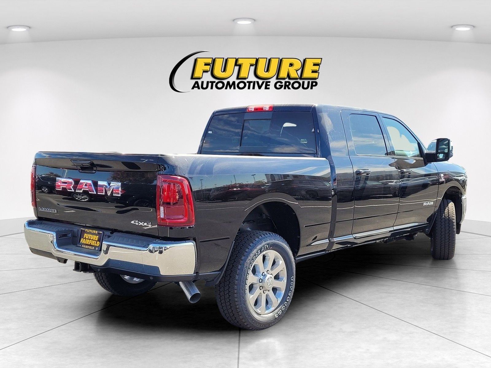 New 2026 Diamond Black Crystal Pearl-Coat Exterior Paint RAM Laramie image 19