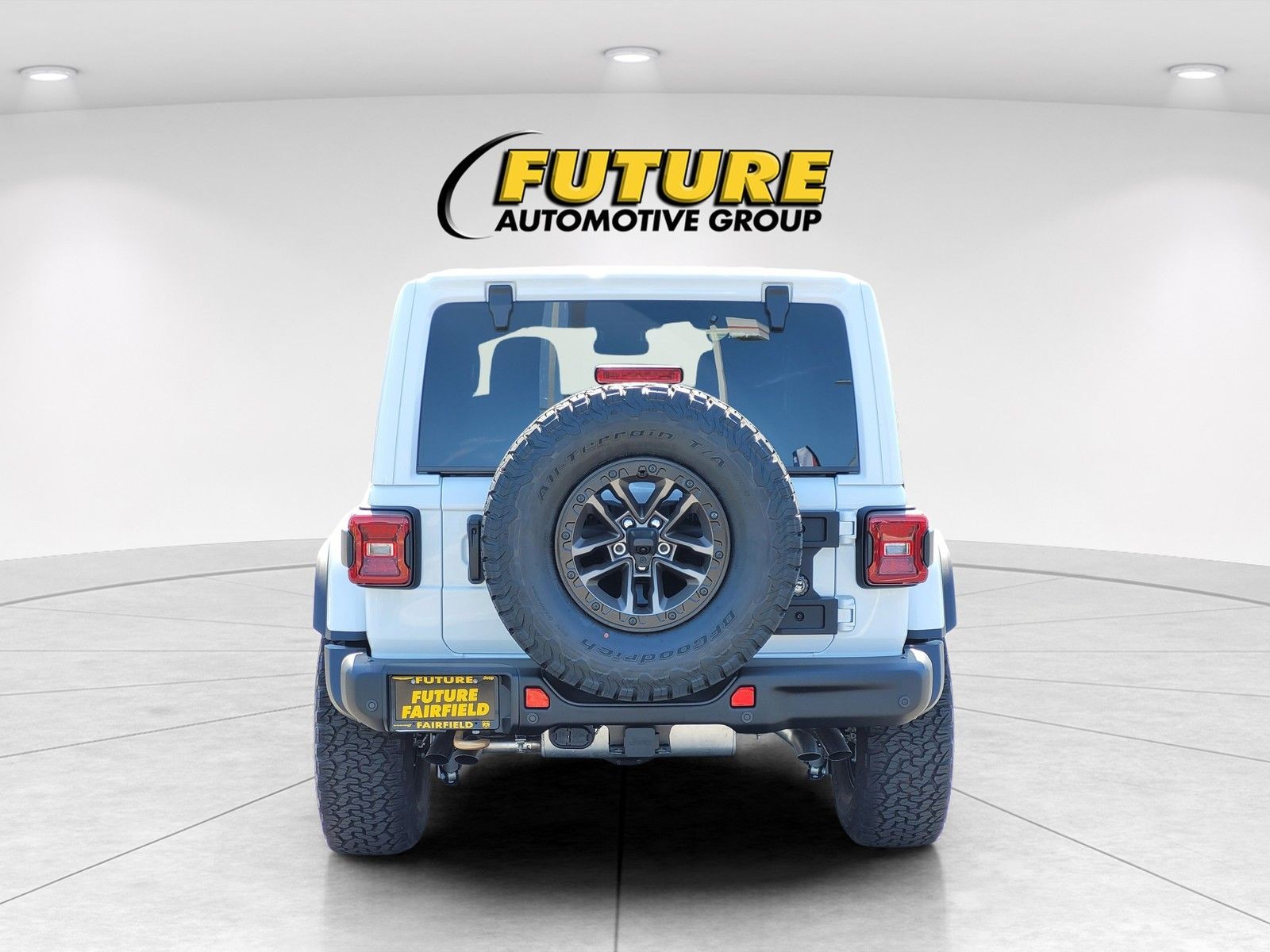 New 2025 Bright White Clear-Coat Exterior Paint Jeep Rubicon 392 image 5