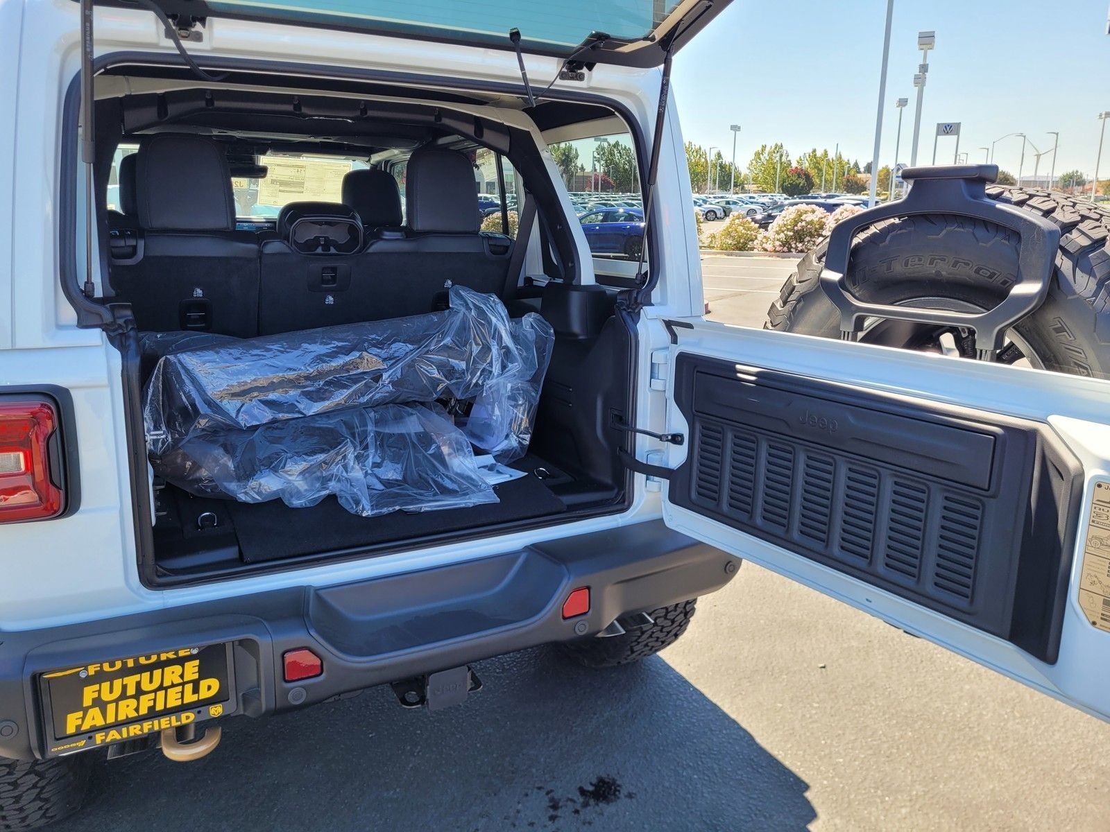 New 2025 Bright White Clear-Coat Exterior Paint Jeep Rubicon 392 image 32