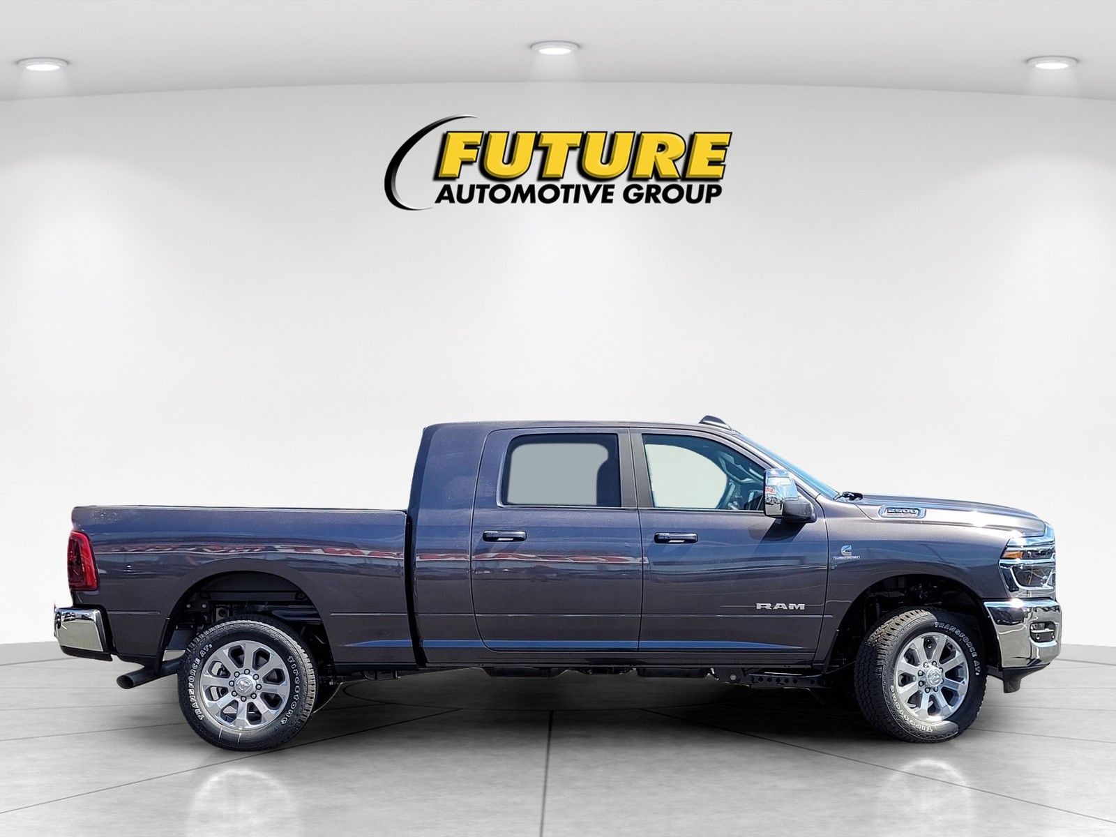 New 2026 Granite Crystal Metallic Clear-Coat Exterior Paint RAM Laramie image 3