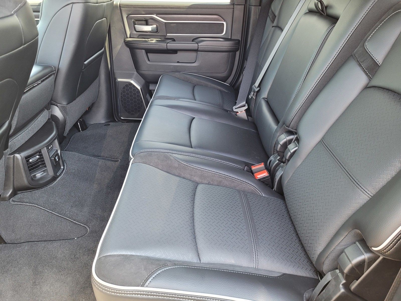 New 2026 Granite Crystal Metallic Clear-Coat Exterior Paint RAM Laramie image 10