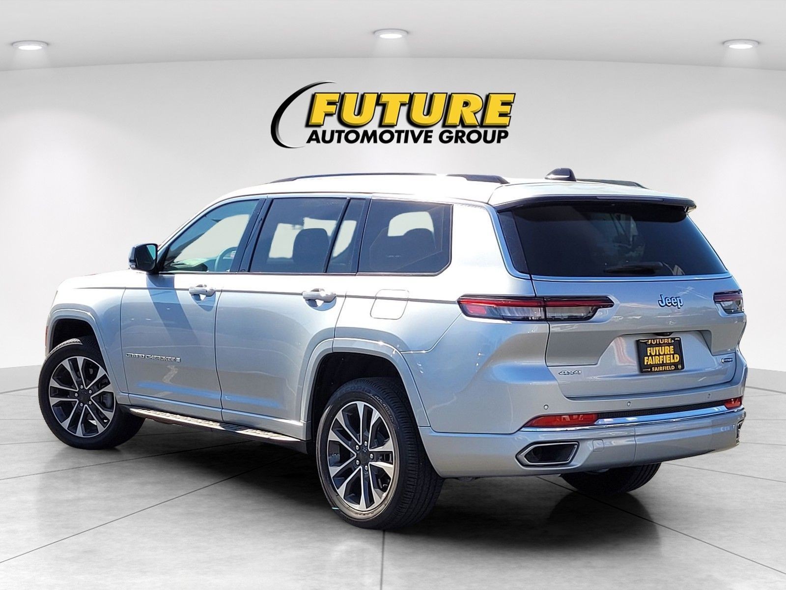 New 2024 Silver Zynith Exterior Paint Jeep Overland image 22