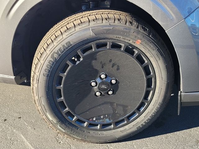 New 2026 Carbonized Gray Metallic Ford Lobo™ image 9