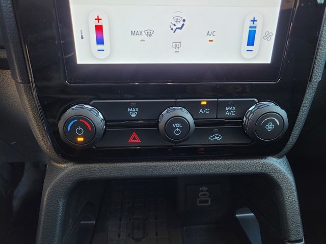 New 2025 Velocity Blue Metallic Ford XLT image 24