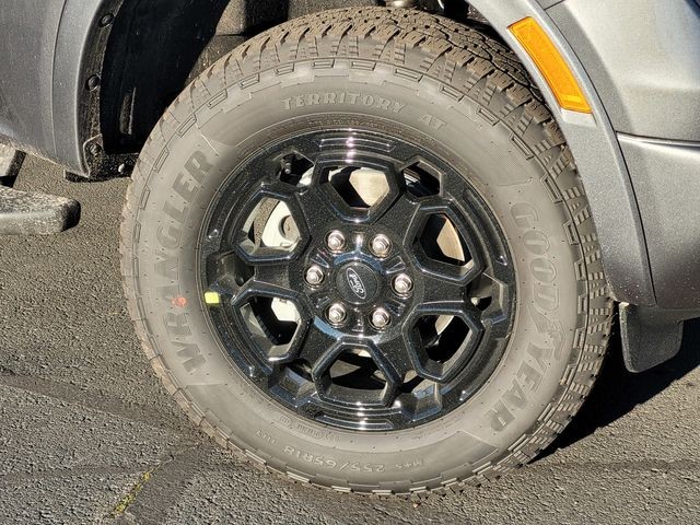 New 2025 Carbonized Gray Metallic Ford XLT image 9