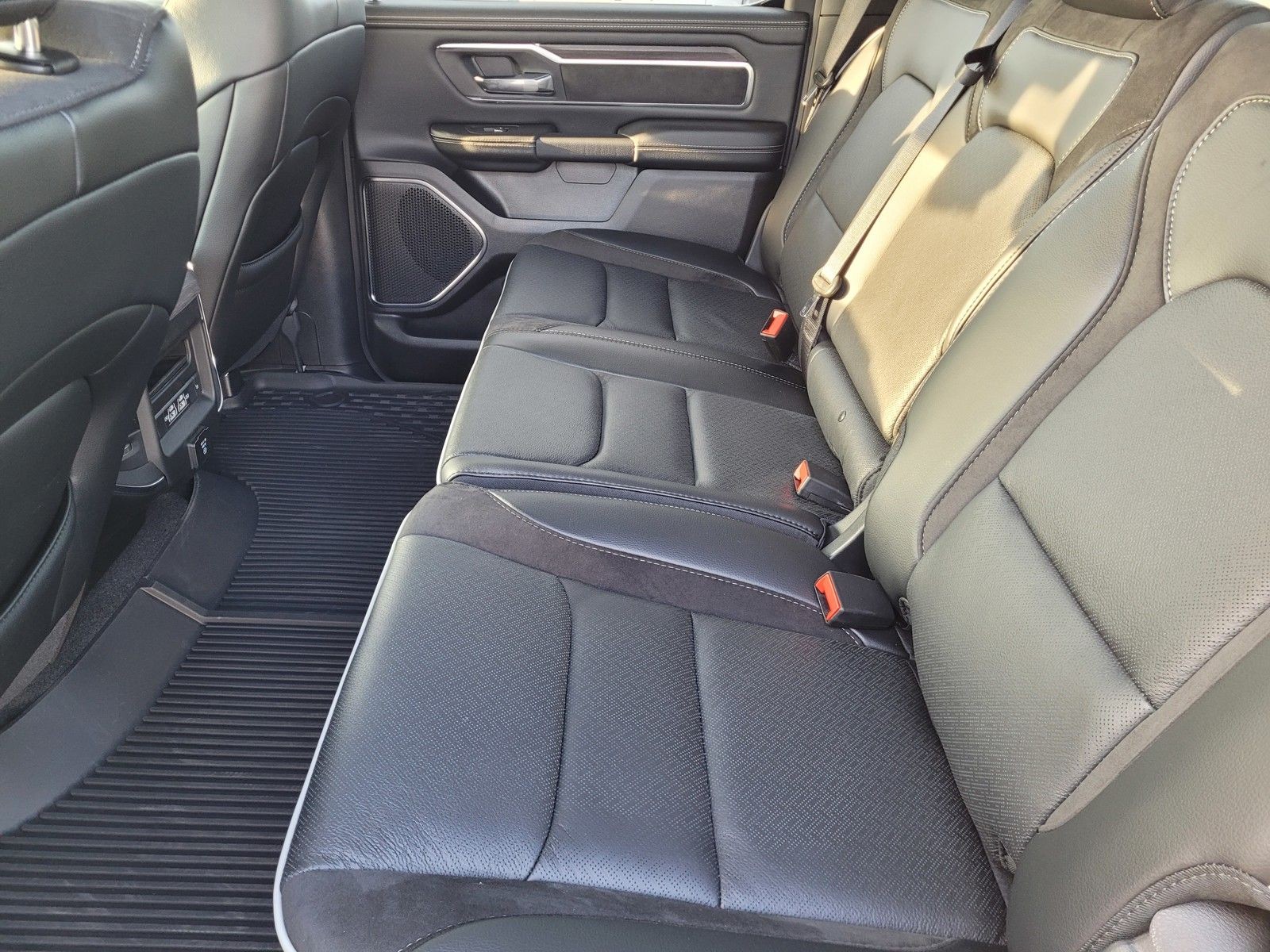 2025 RAM 1500 Laramie - Photo 16
