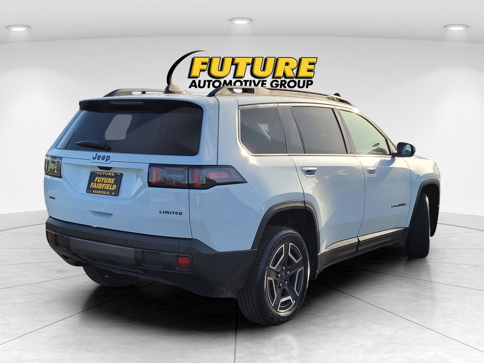 New 2026 Bright White Clear-Coat Exterior Paint Jeep Limited image 32