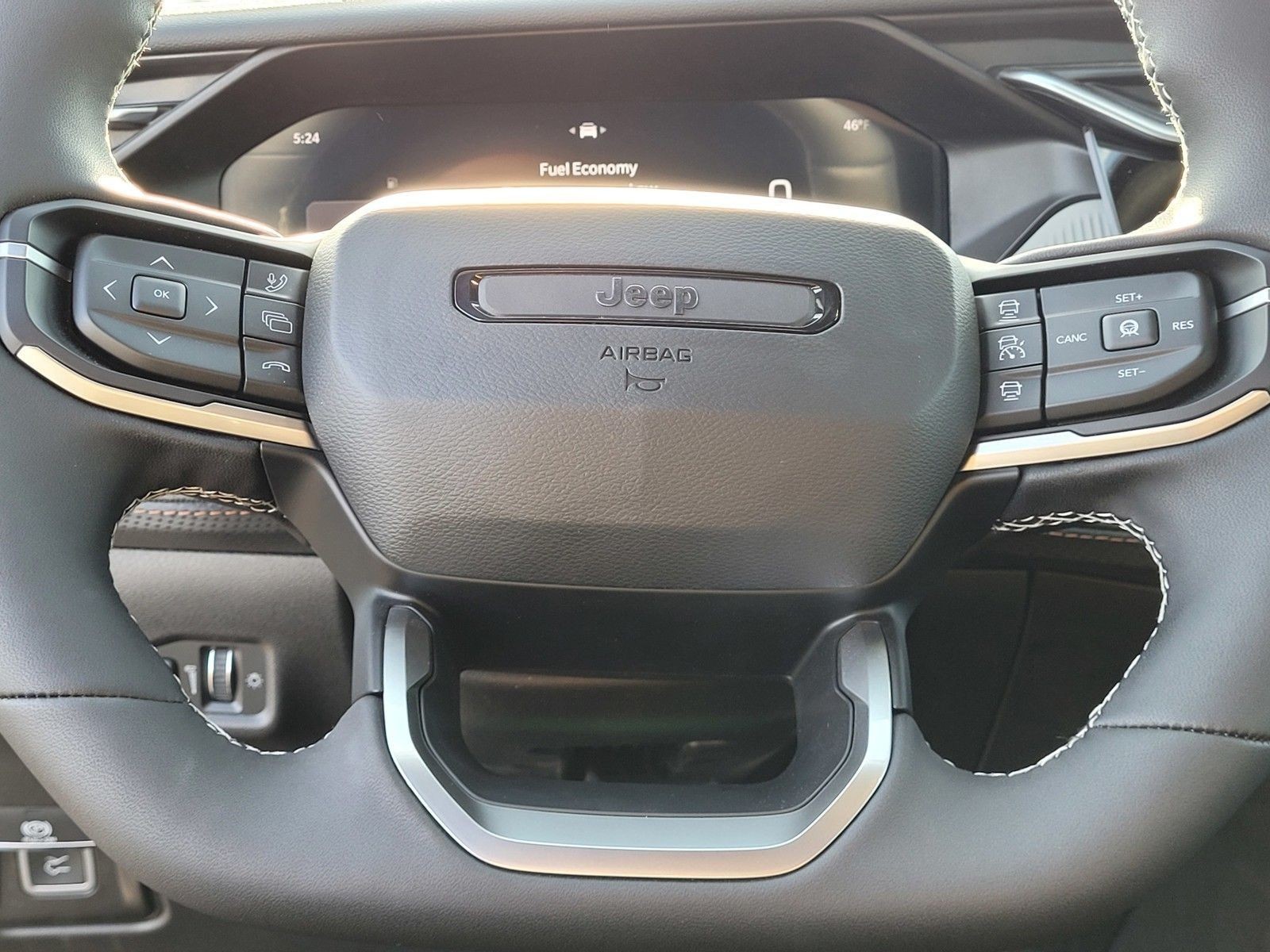 New 2026 Bright White Clear-Coat Exterior Paint Jeep Limited image 46