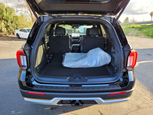 New 2026 Agate Black Metallic Ford Tremor® image 17