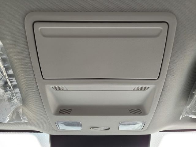 New 2026 Carbonized Gray Metallic Ford XLT image 18