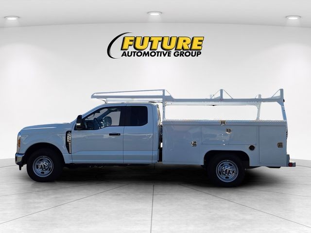 New 2026 White Ford F350 4X2S/CCCSR image 6
