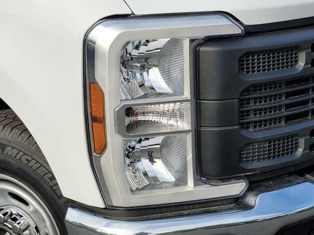 New 2026 Oxford White Ford F-250® XL image 35