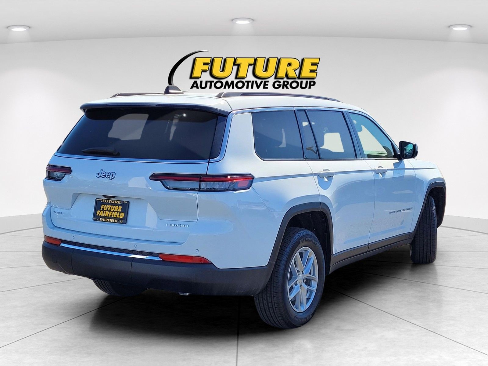 New 2026 Bright White Clear-Coat Exterior Paint Jeep Laredo image 6