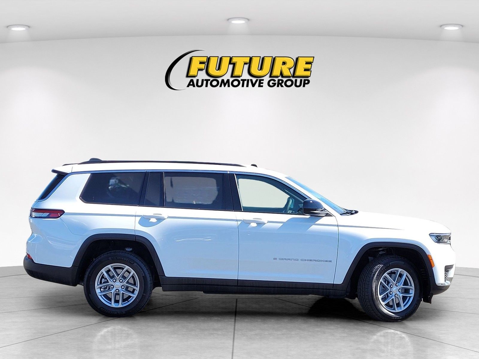 New 2026 Bright White Clear-Coat Exterior Paint Jeep Laredo image 8