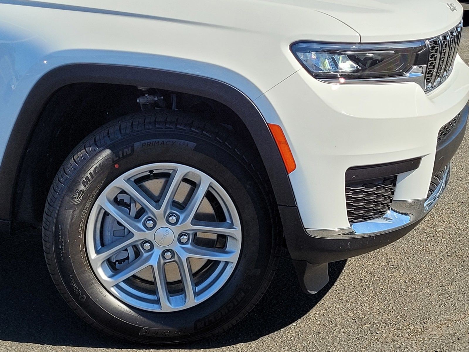 New 2026 Bright White Clear-Coat Exterior Paint Jeep Laredo image 9