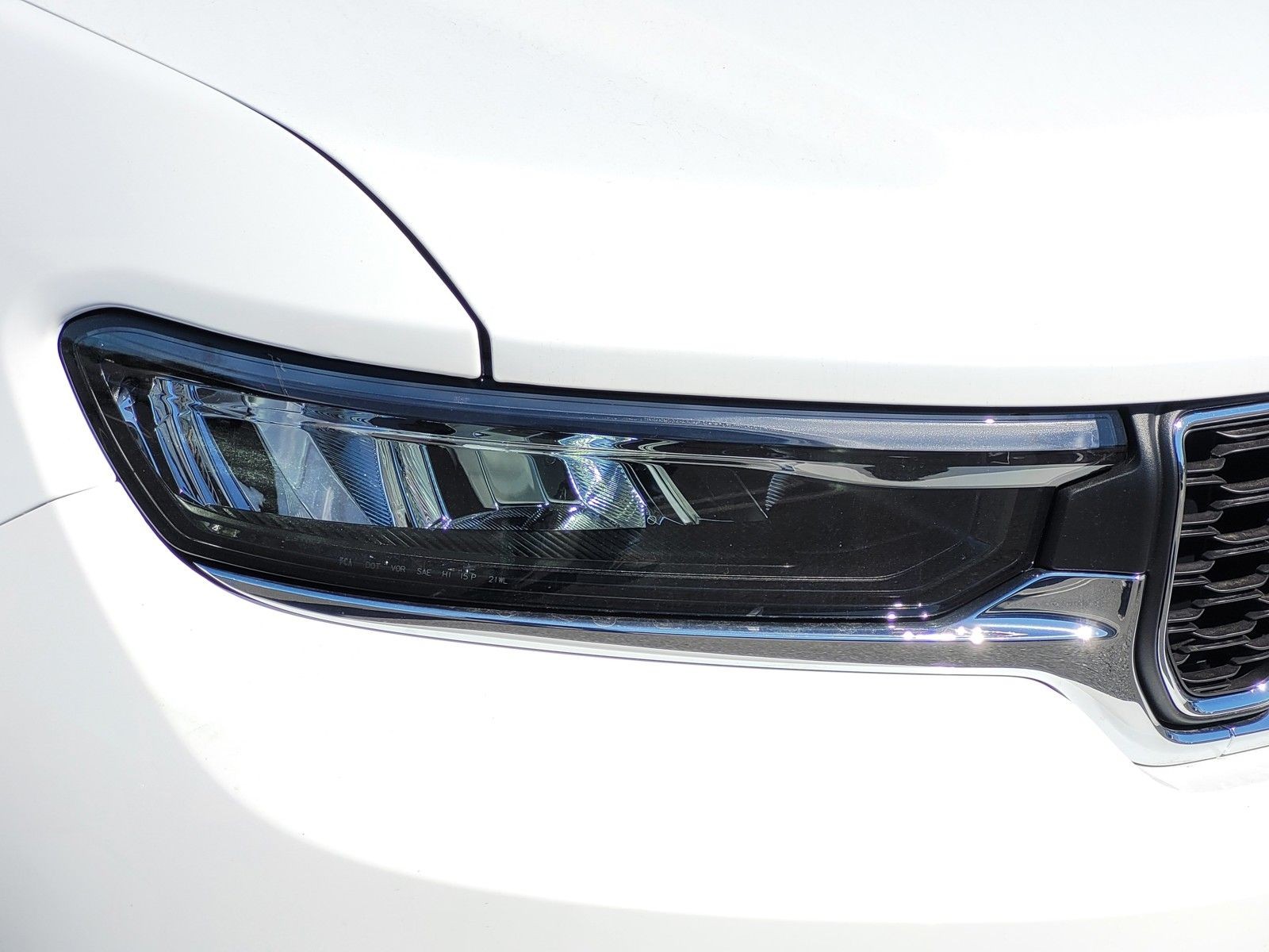 New 2026 Bright White Clear-Coat Exterior Paint Jeep Laredo image 10