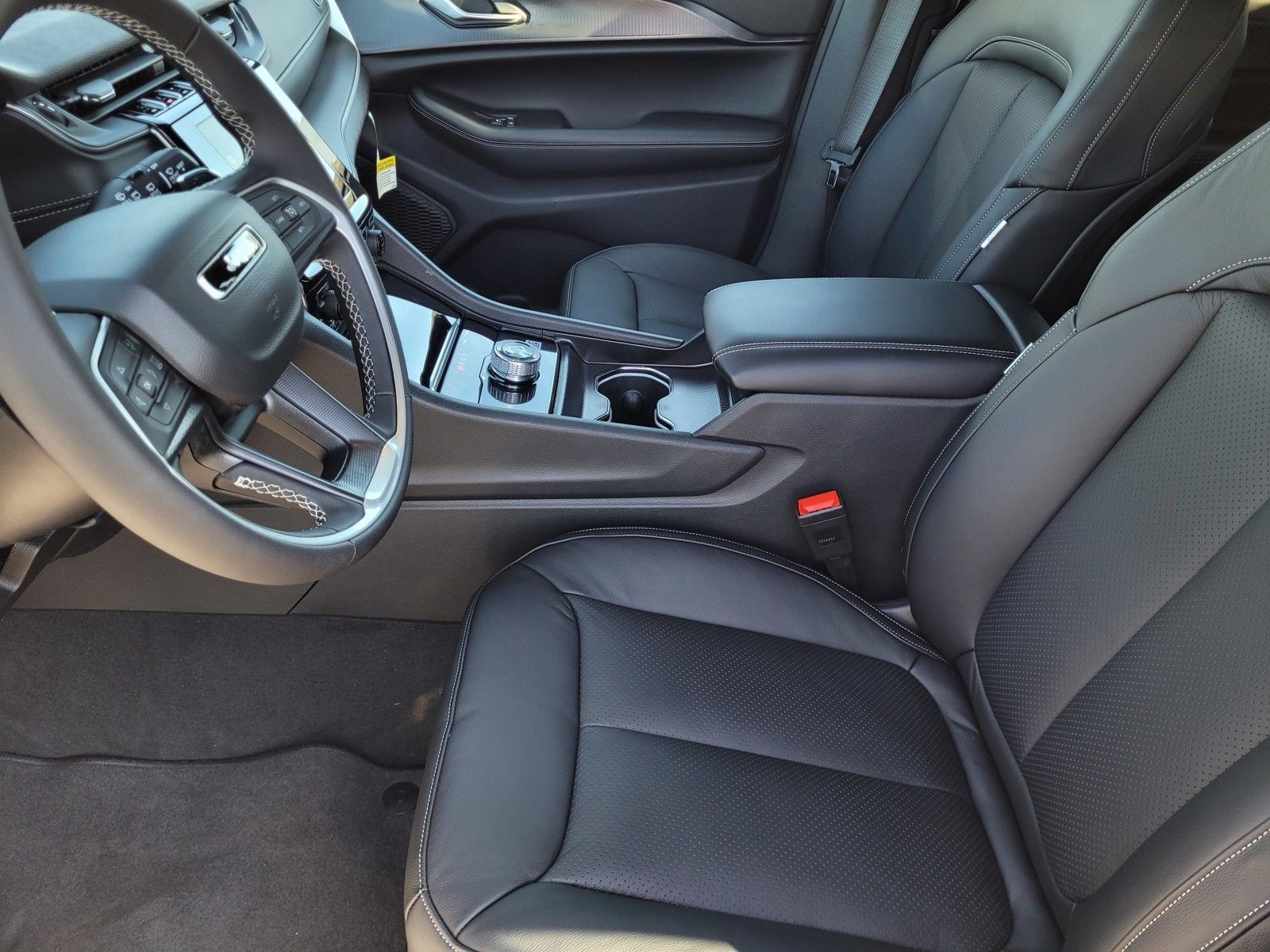 New 2026 Bright White Clear-Coat Exterior Paint Jeep Laredo image 14