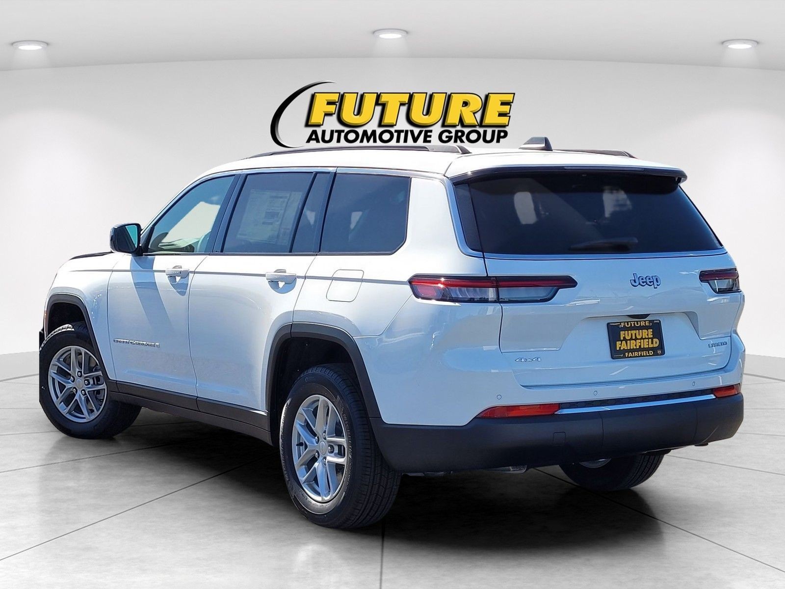 New 2026 Bright White Clear-Coat Exterior Paint Jeep Laredo image 30