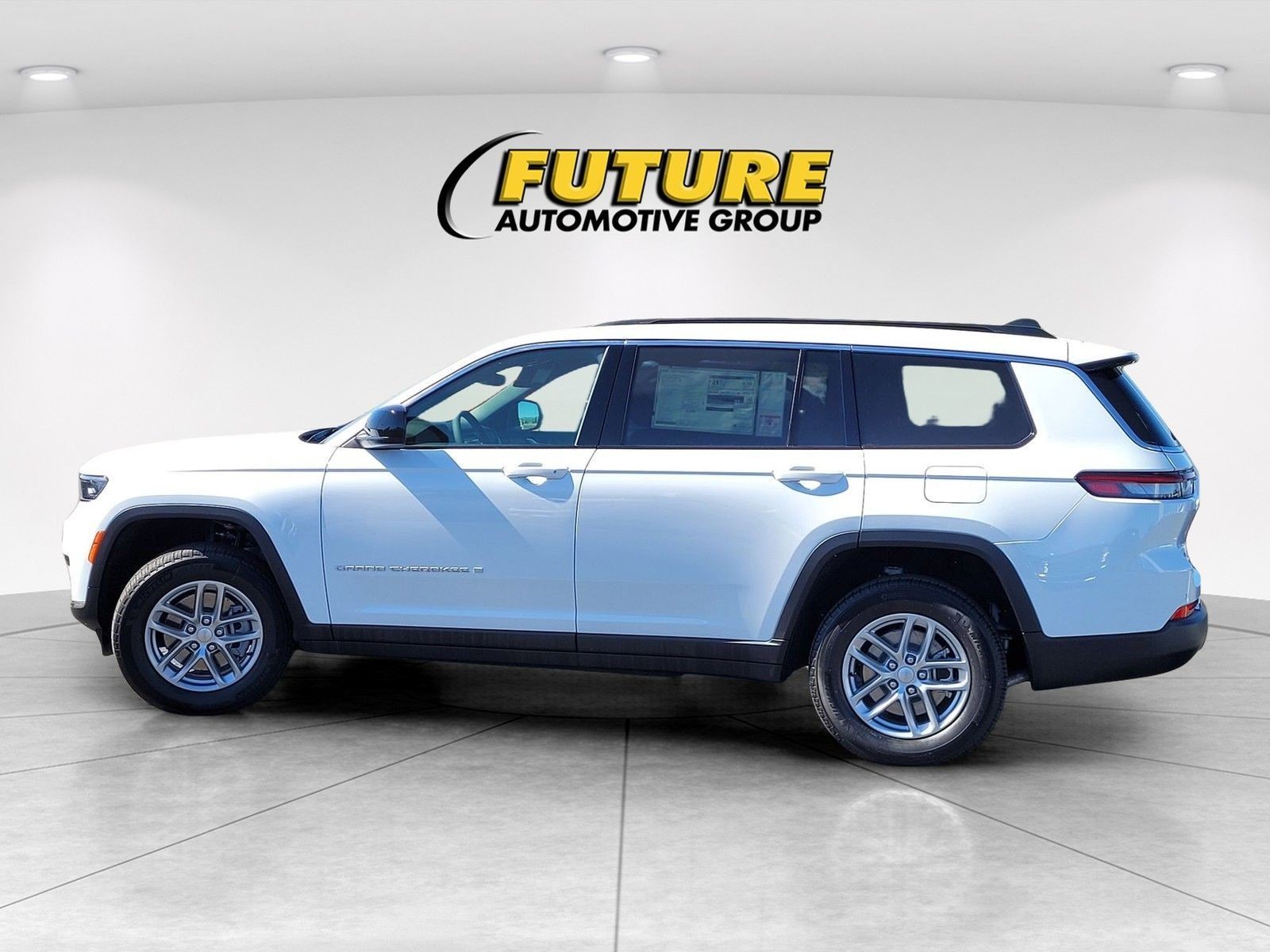 New 2026 Bright White Clear-Coat Exterior Paint Jeep Laredo image 32