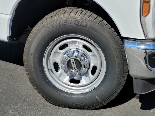 New 2026 Oxford White Ford F-250® XL image 9