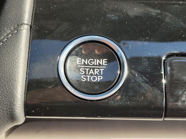 New 2026 Infinite Black Metallic Lincoln Reserve L image 23