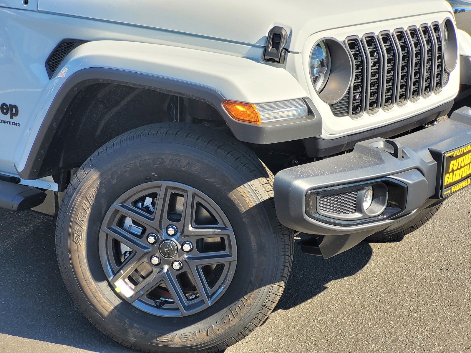 New 2026 Bright White Clear-Coat Exterior Paint Jeep Sport S image 9
