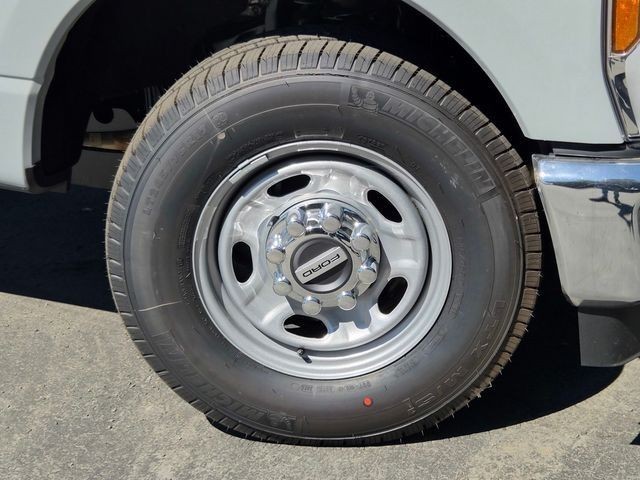 New 2026 Avalanche Ford F-350® XL image 34