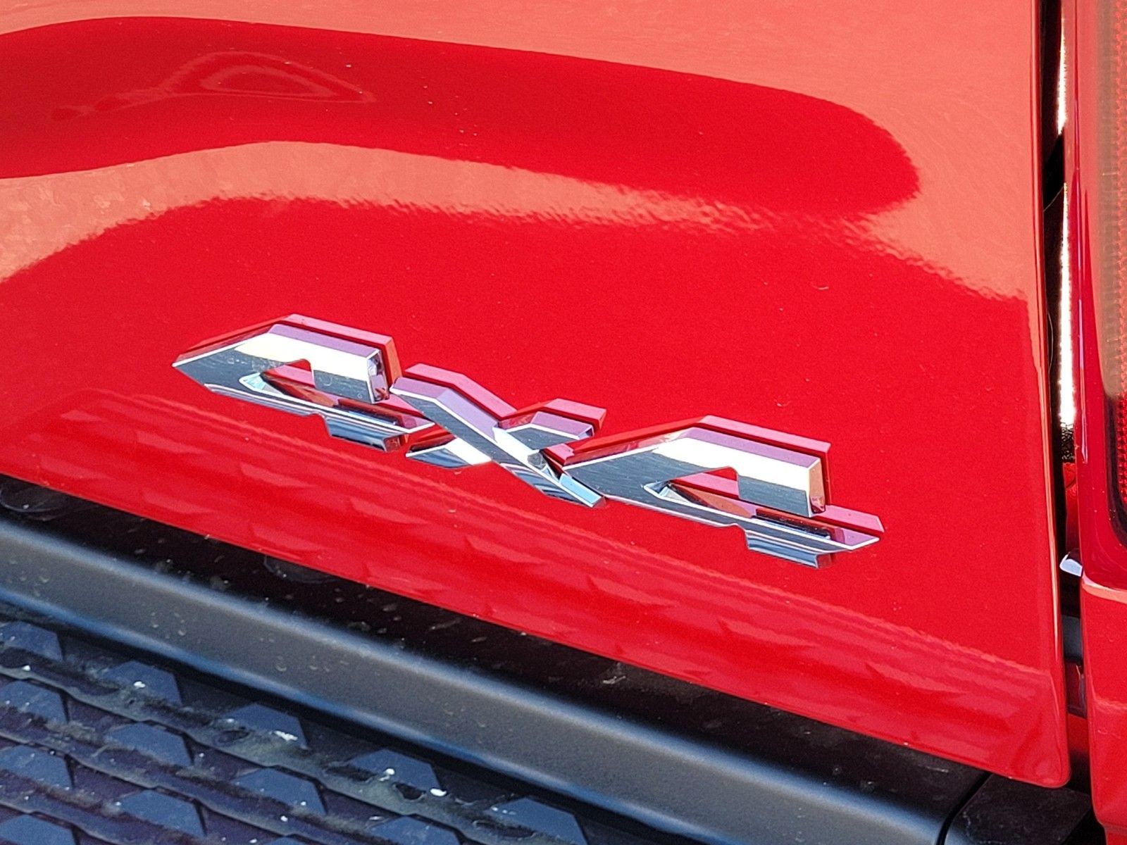 New 2026 Molten Red Pearl-Coat Exterior Paint RAM Laramie image 24