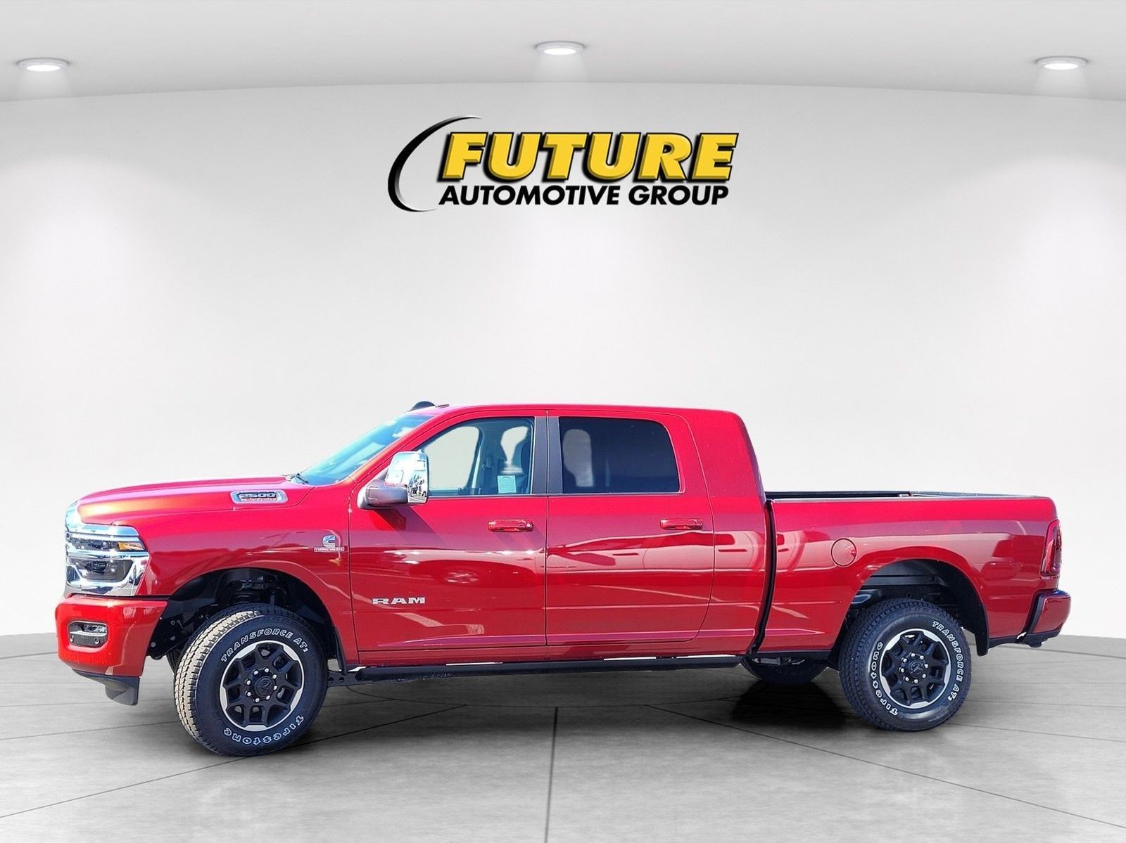 New 2026 Molten Red Pearl-Coat Exterior Paint RAM Laramie image 32
