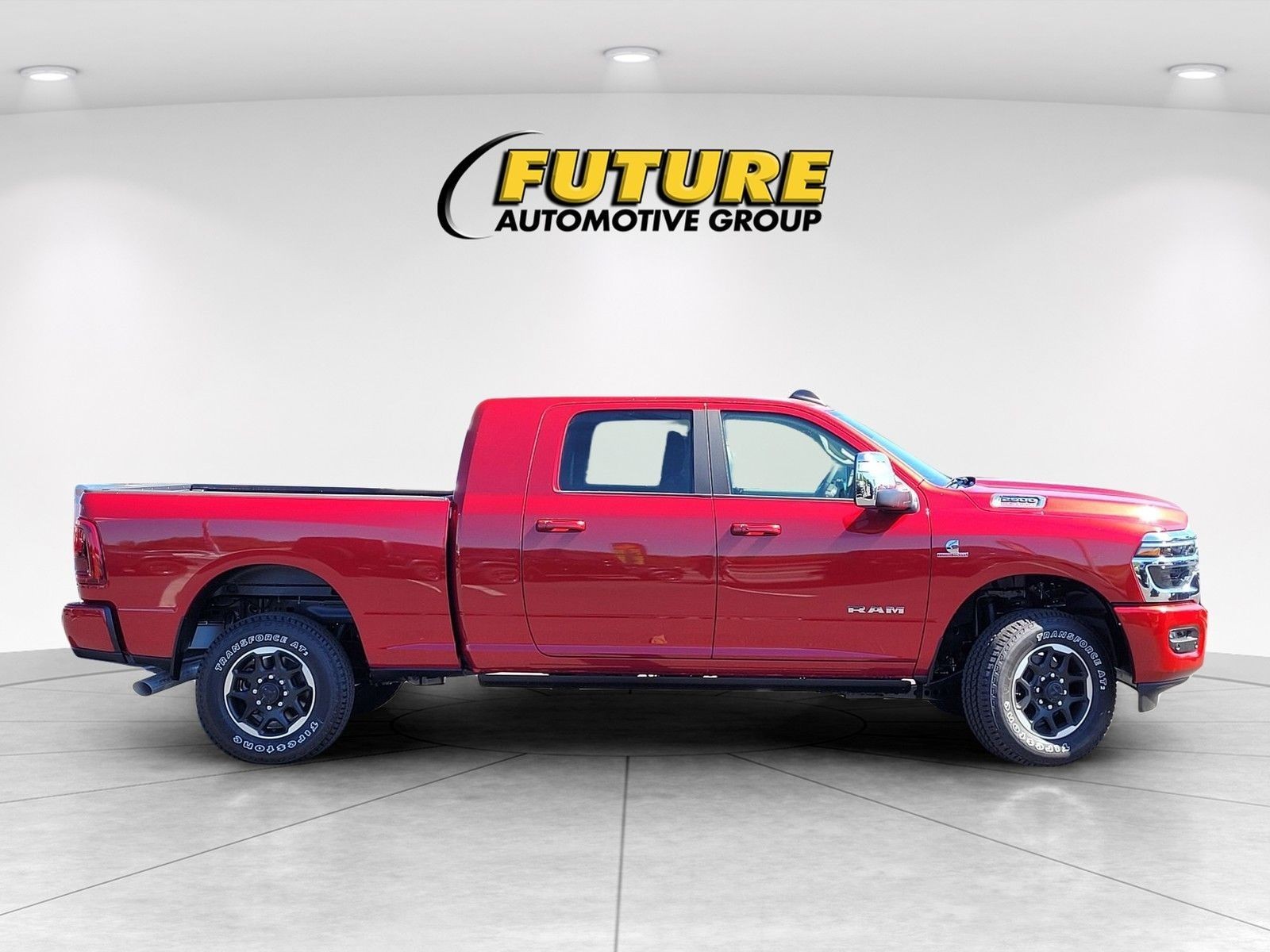 New 2026 Molten Red Pearl-Coat Exterior Paint RAM Laramie image 33