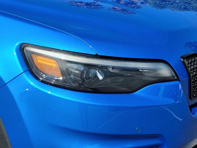 New 2023 Hydro Blue Pearl-Coat Exterior Paint Jeep Altitude image 12