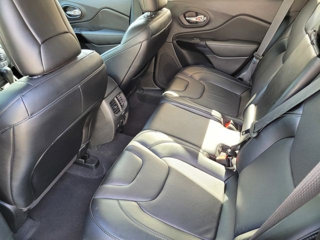 New 2023 Hydro Blue Pearl-Coat Exterior Paint Jeep Altitude image 18