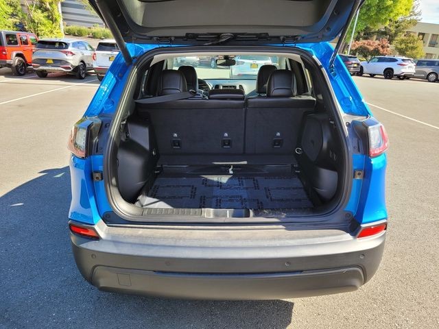New 2023 Hydro Blue Pearl-Coat Exterior Paint Jeep Altitude image 19