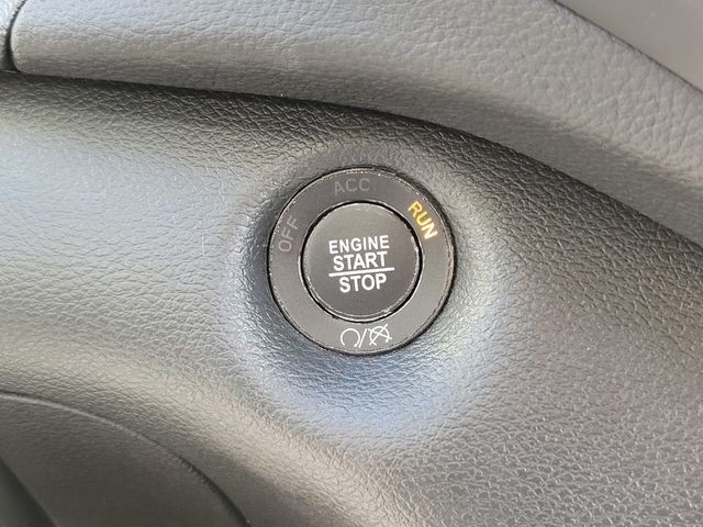 New 2023 Hydro Blue Pearl-Coat Exterior Paint Jeep Altitude image 27