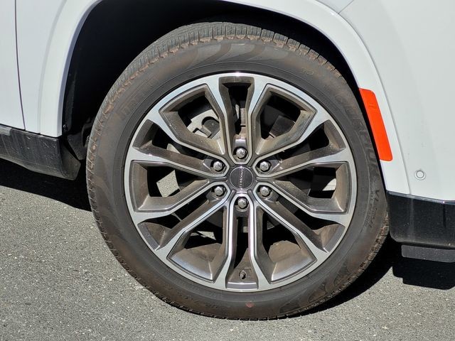 New 2023 Bright White Clear-Coat Exterior Paint Jeep Series III image 10