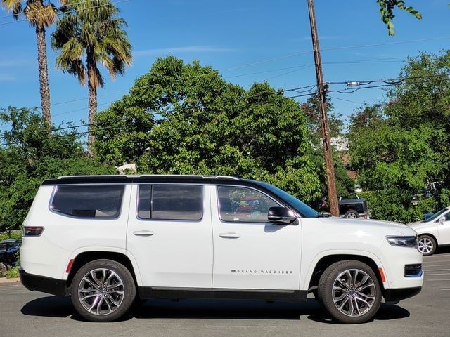 New 2023 Bright White Clear-Coat Exterior Paint Jeep Series III image 50