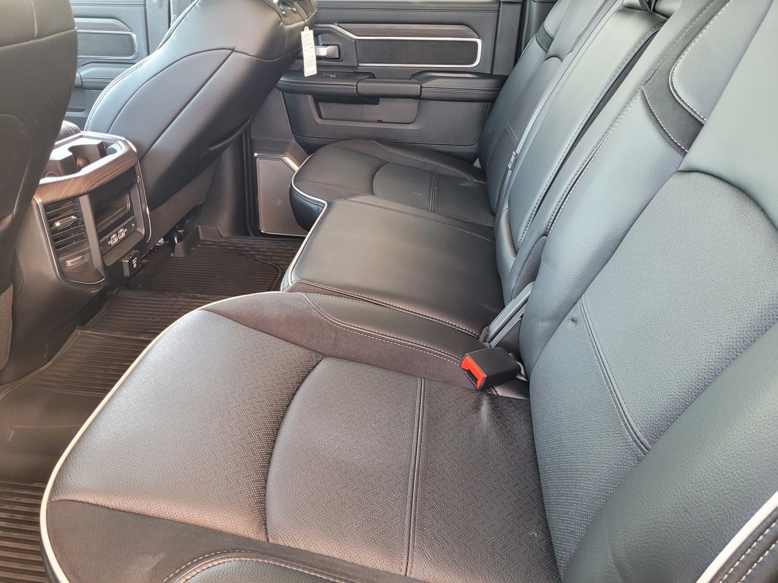 2025 RAM 2500 Laramie - Photo 15