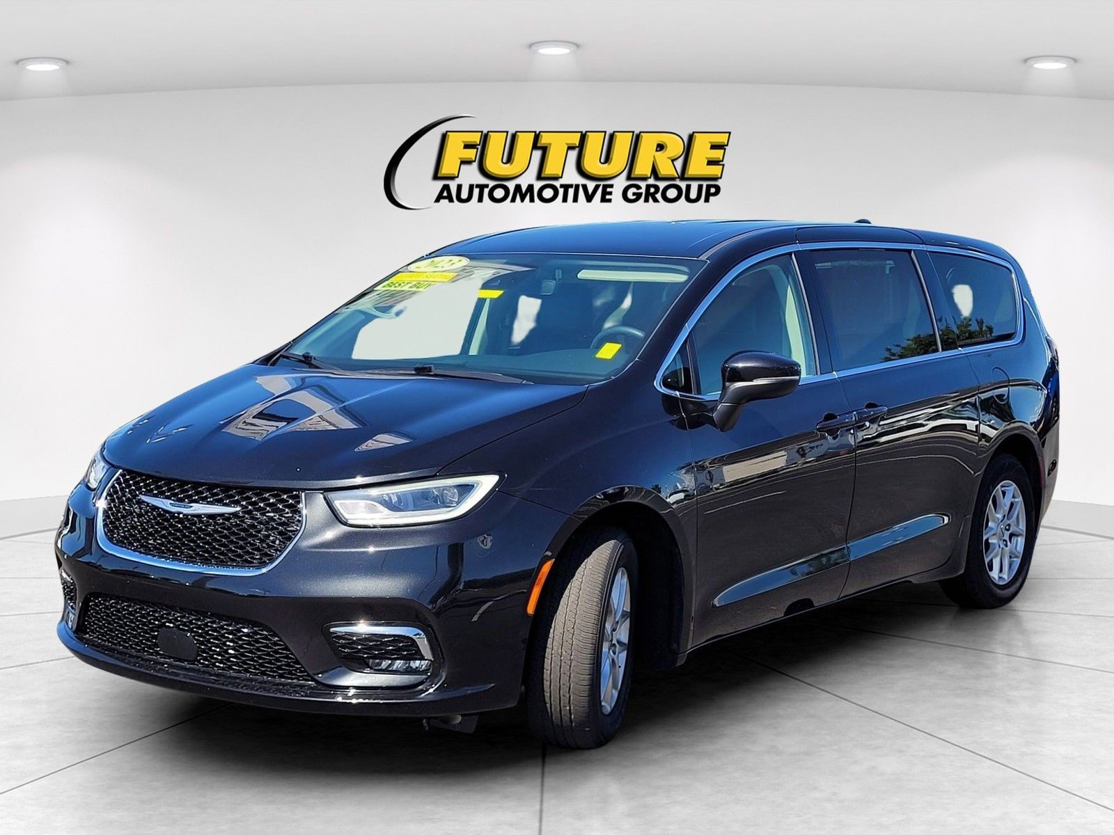 Used 2023 Black Chrysler Touring L image 3